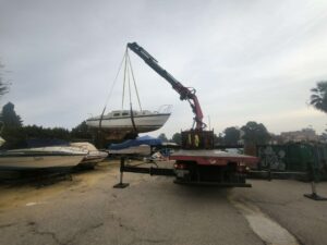 Grua 80 tn trasporte de embarcaciones