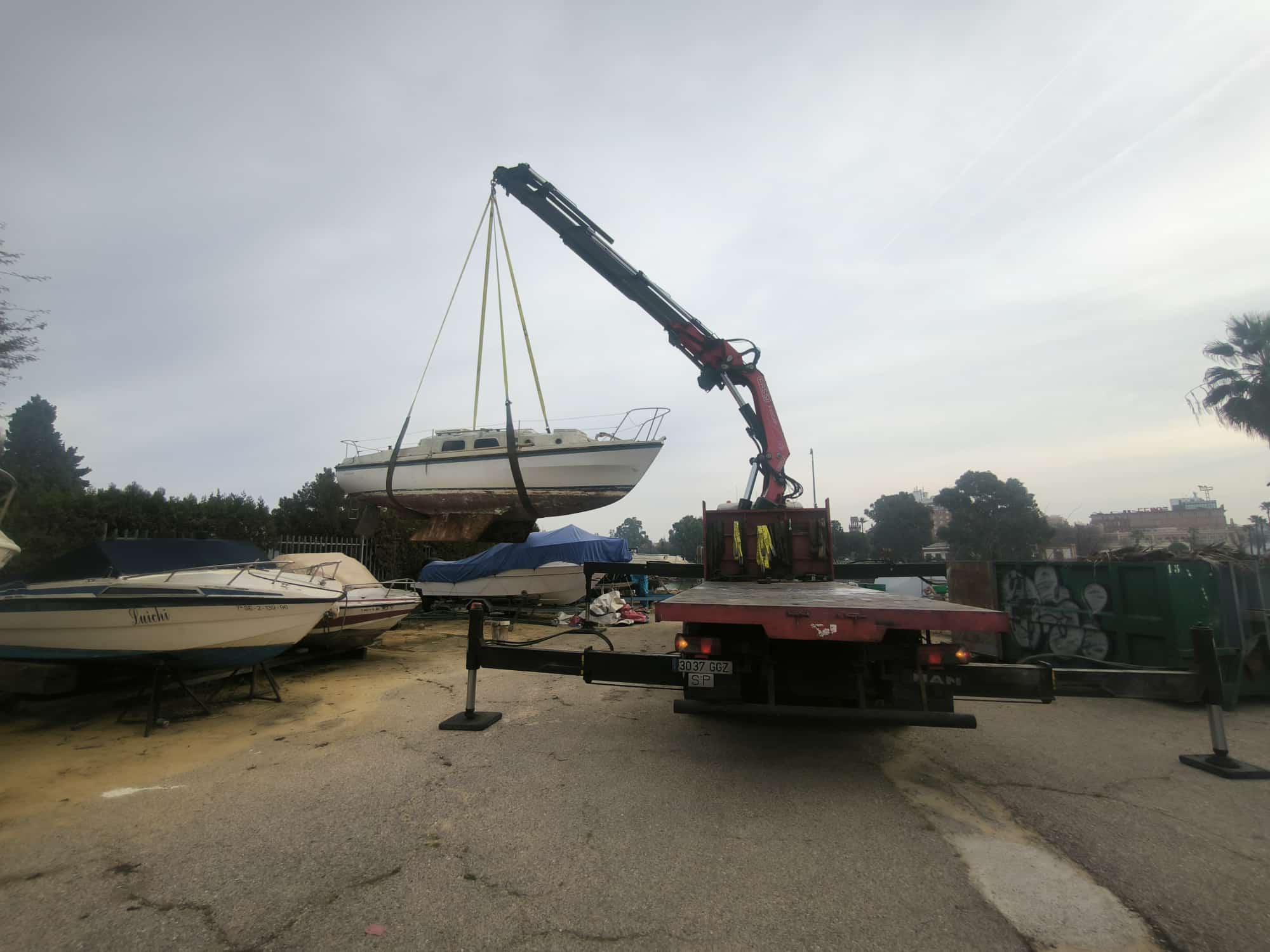 Grua 80 tn trasporte de embarcaciones