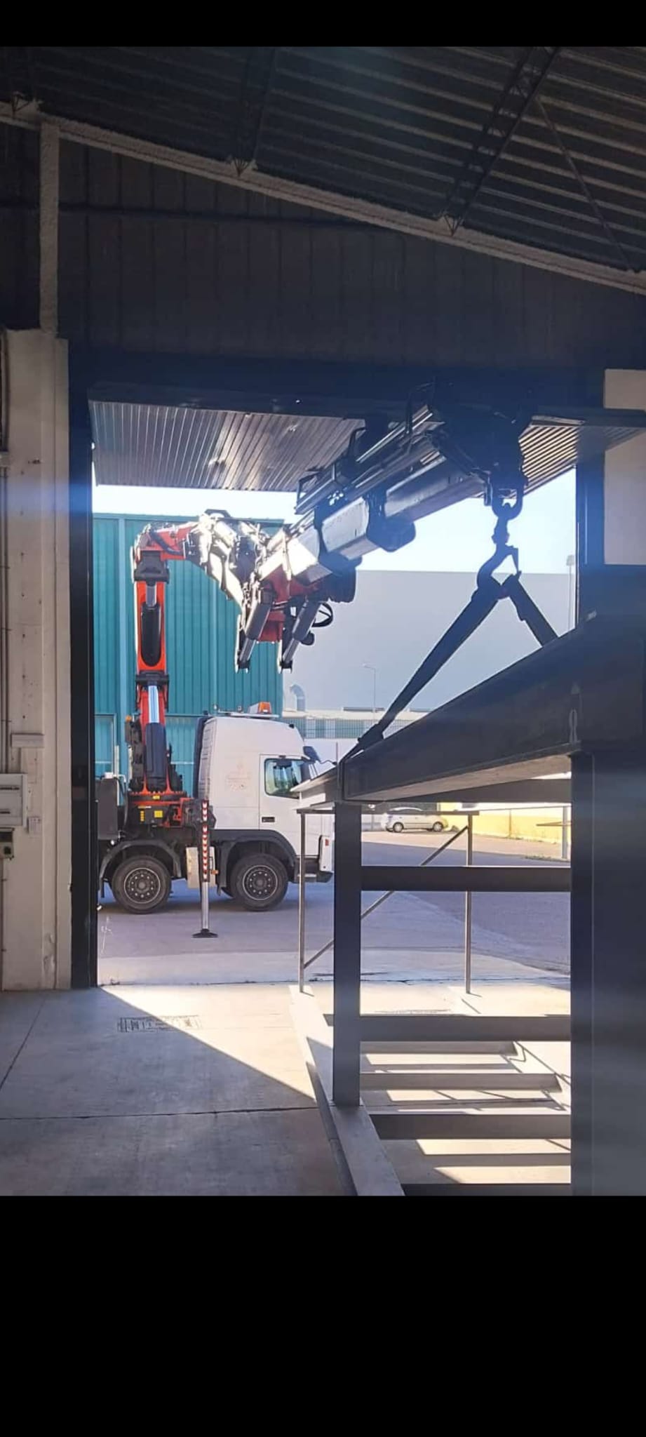 Grúa 85 tn mas jib al milímetro