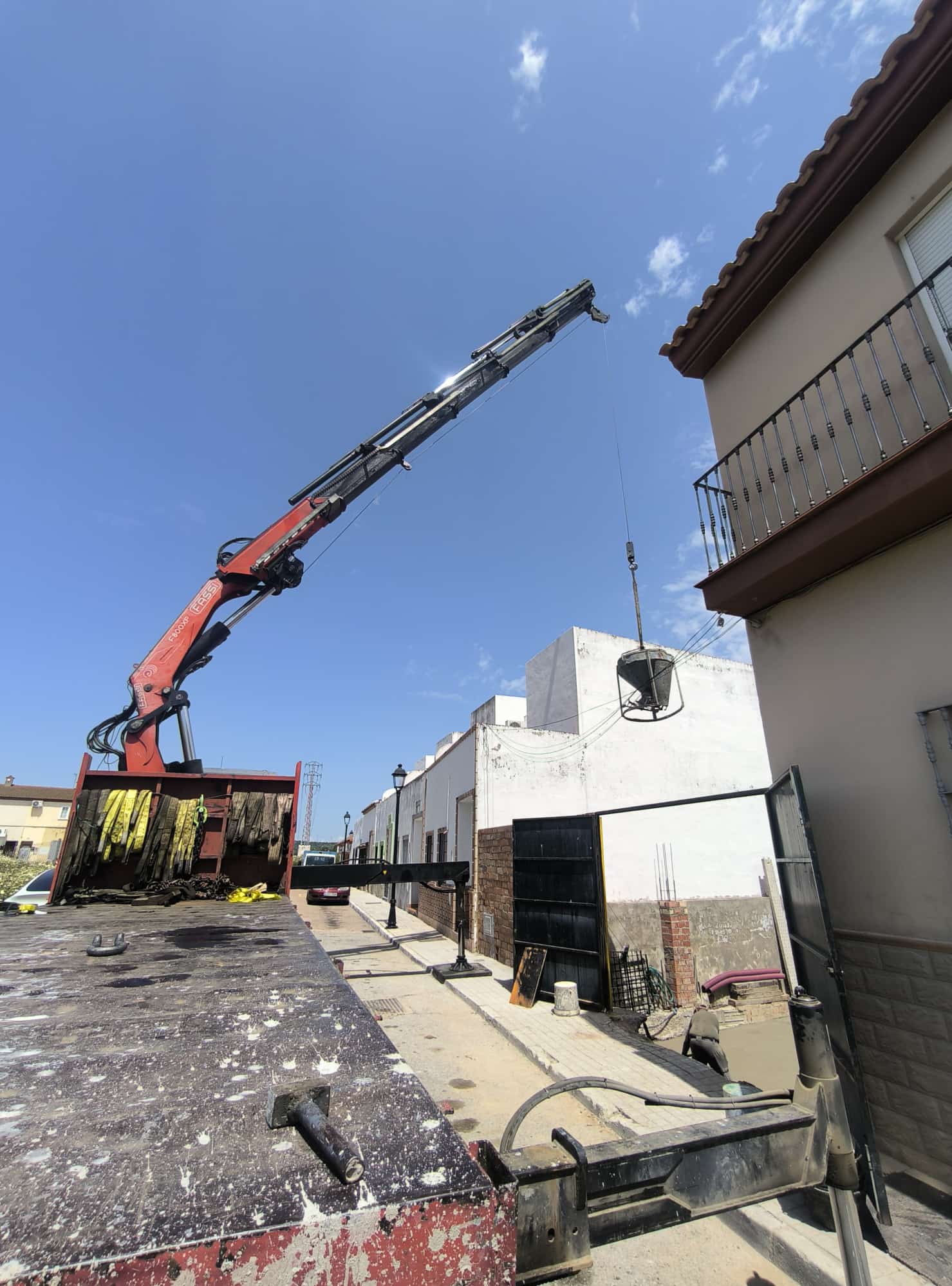 Hormigonando grua 80 tn y cabrestante